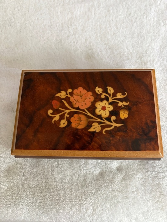 Sorrento Jewelry - Torna A Sorrento Floral Inlaid Wooden Box Warm Brown music box made in Italy